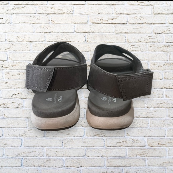 Clarks Cloudsteppers Mira Lily Adjustable Gray Camo Sandals Size 8 - Picture 2 of 5
